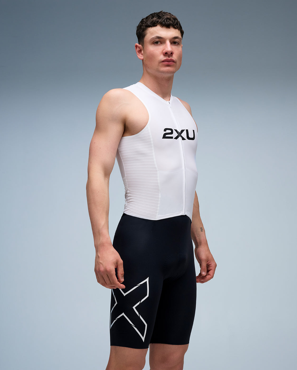 2xu-light-speed-react-trisuit-herren-black-white image 8