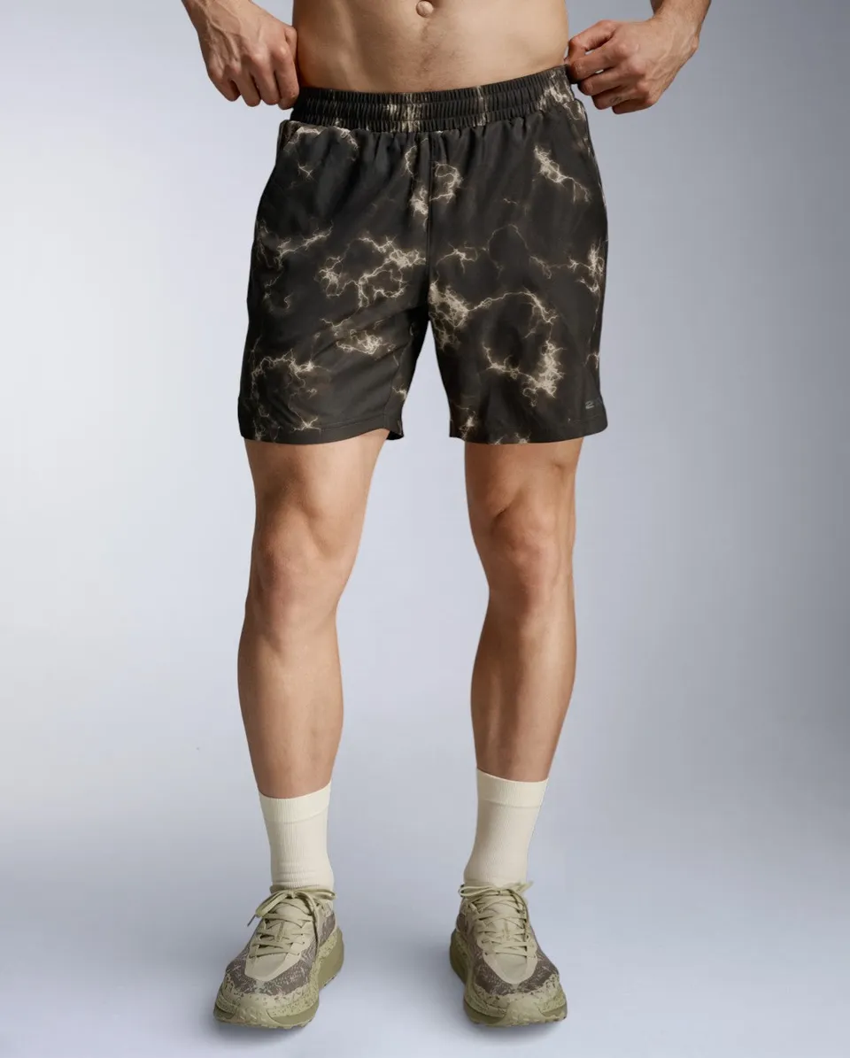 2xu-aero-7-inch-shorts-laufshorts-flint-synapse-herren image 1