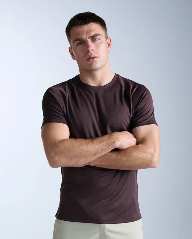 2xu-aero-tee-herren-bark-black-laufshirt-atmungsaktiv image 1