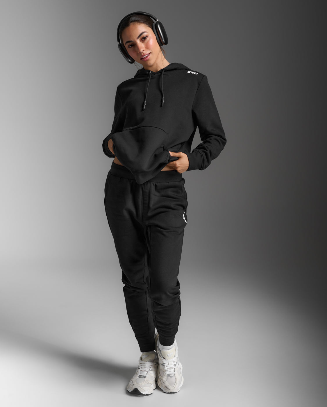 2xu-motion-aspire-pullover-hoodie-damen-schwarz-fleece image 6