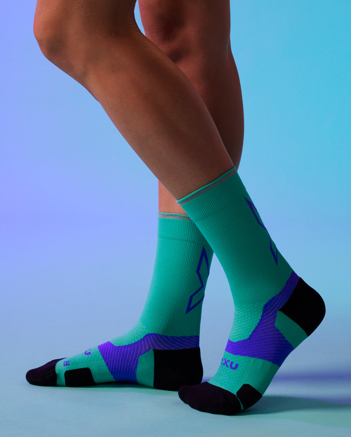 2xu-vectr-light-cushion-crew-socken-mint-laufen image 2