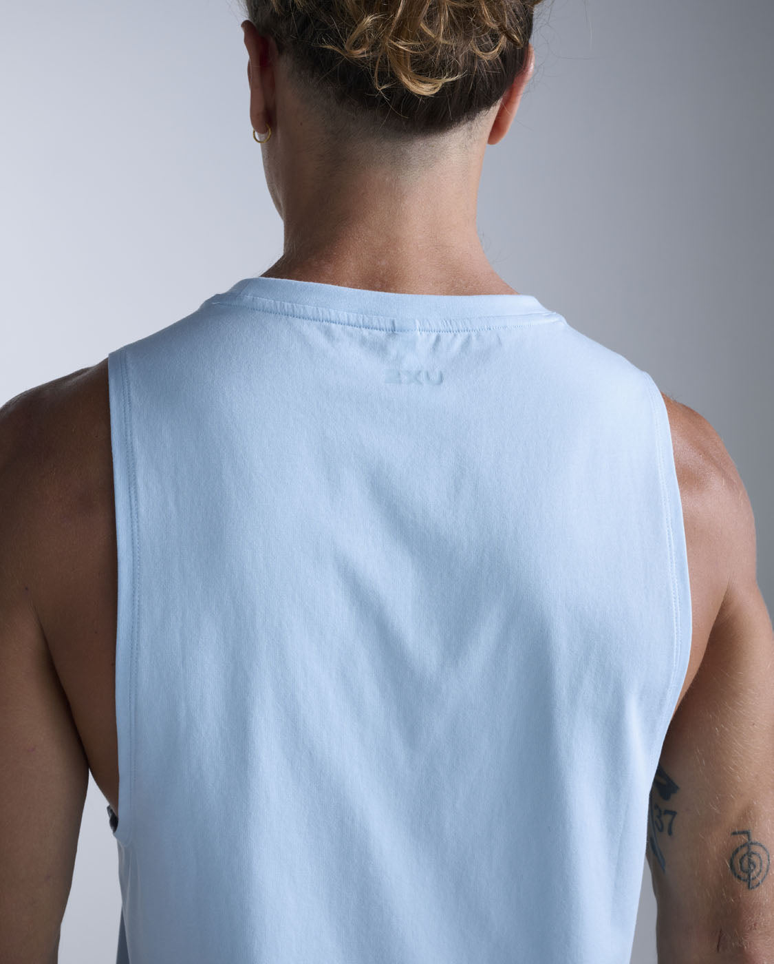 2xu-motion-tank-herren-aqua-frost-baumwolle-stretch image 3