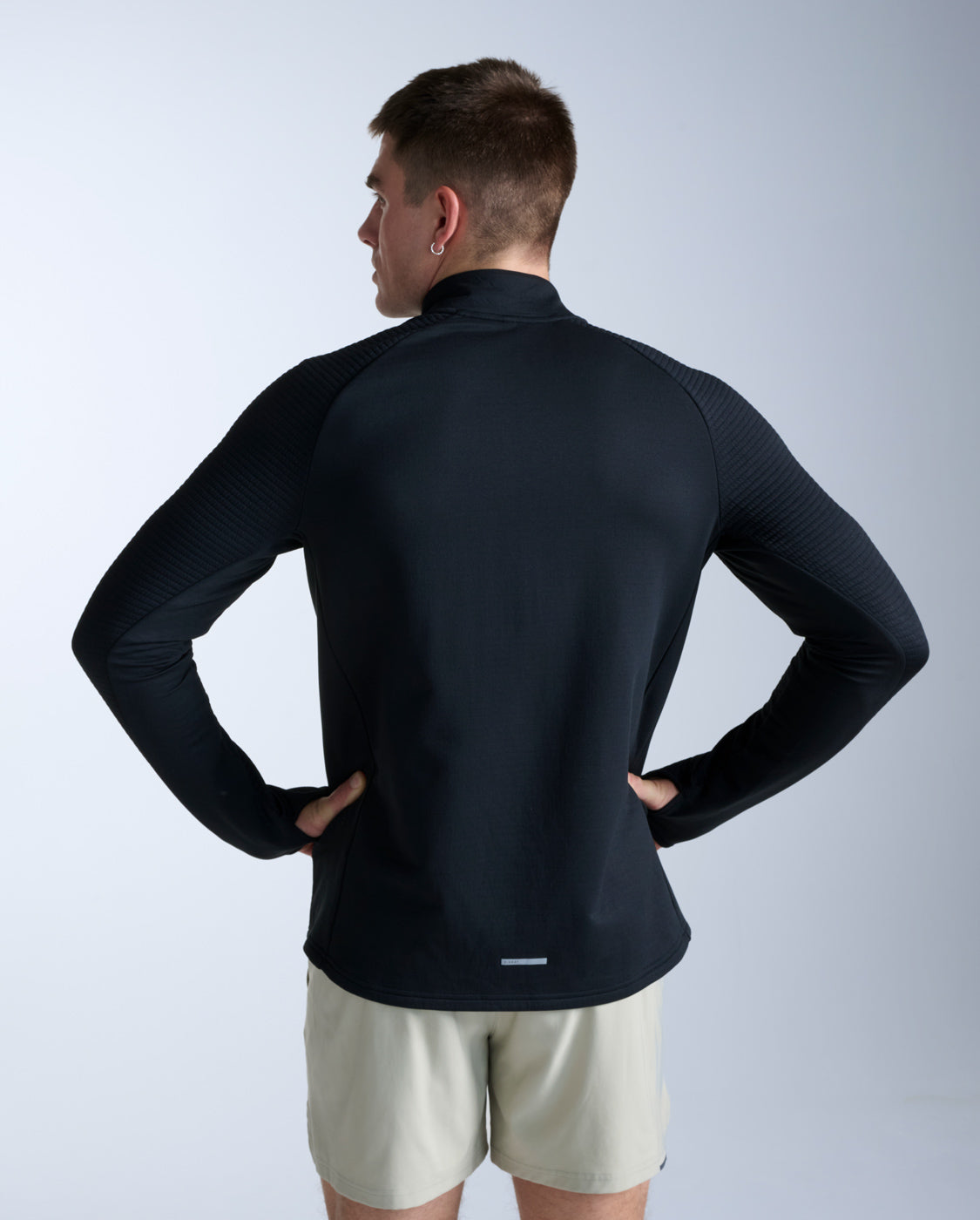 2xu-ignition-haptic-1-4-zip-laufshirt-herren-schwarz-reflektiv image 3