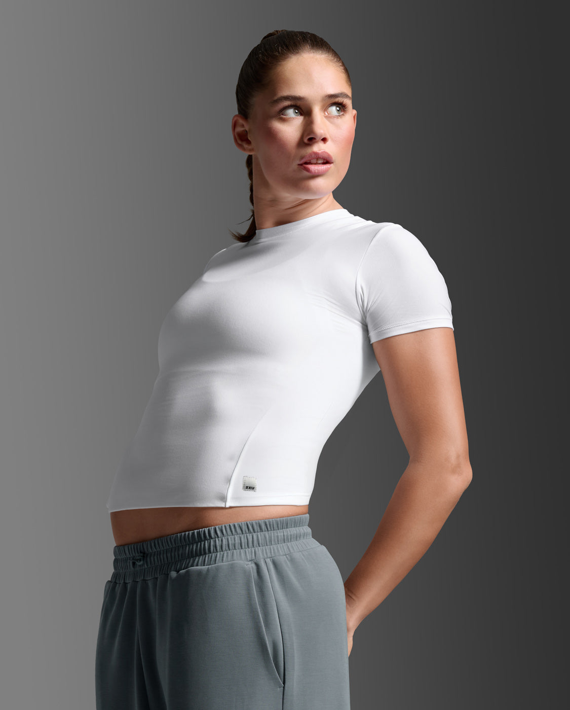 2xu-signature-wonderluxe-fitted-tee-t-shirt-damen-wei-stretch image 1
