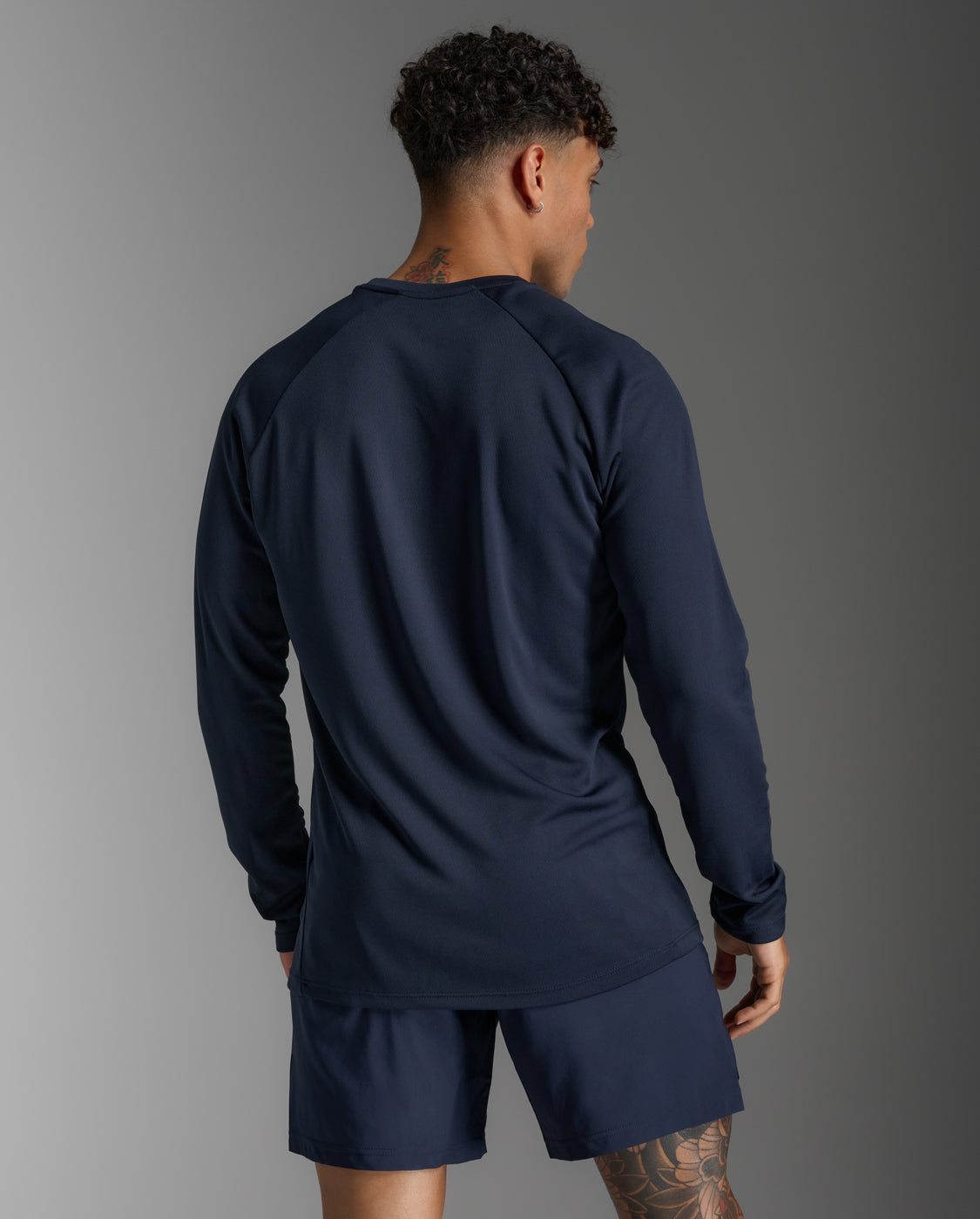 2xu-motion-aspire-langarmshirt-herren-midnight-white image 3