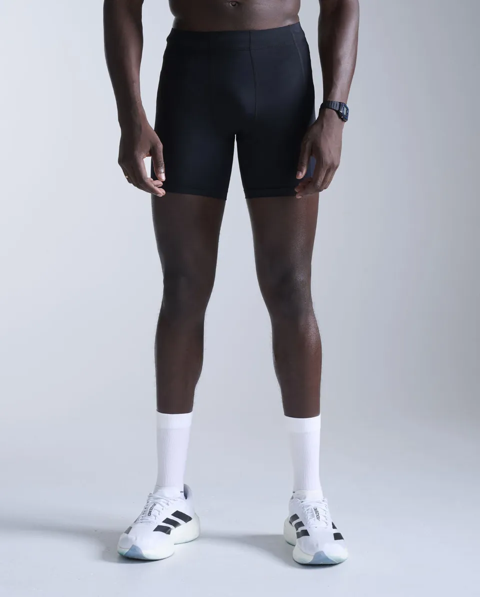 2xu-core-compression-1-2-shorts-herren-black-black image 1