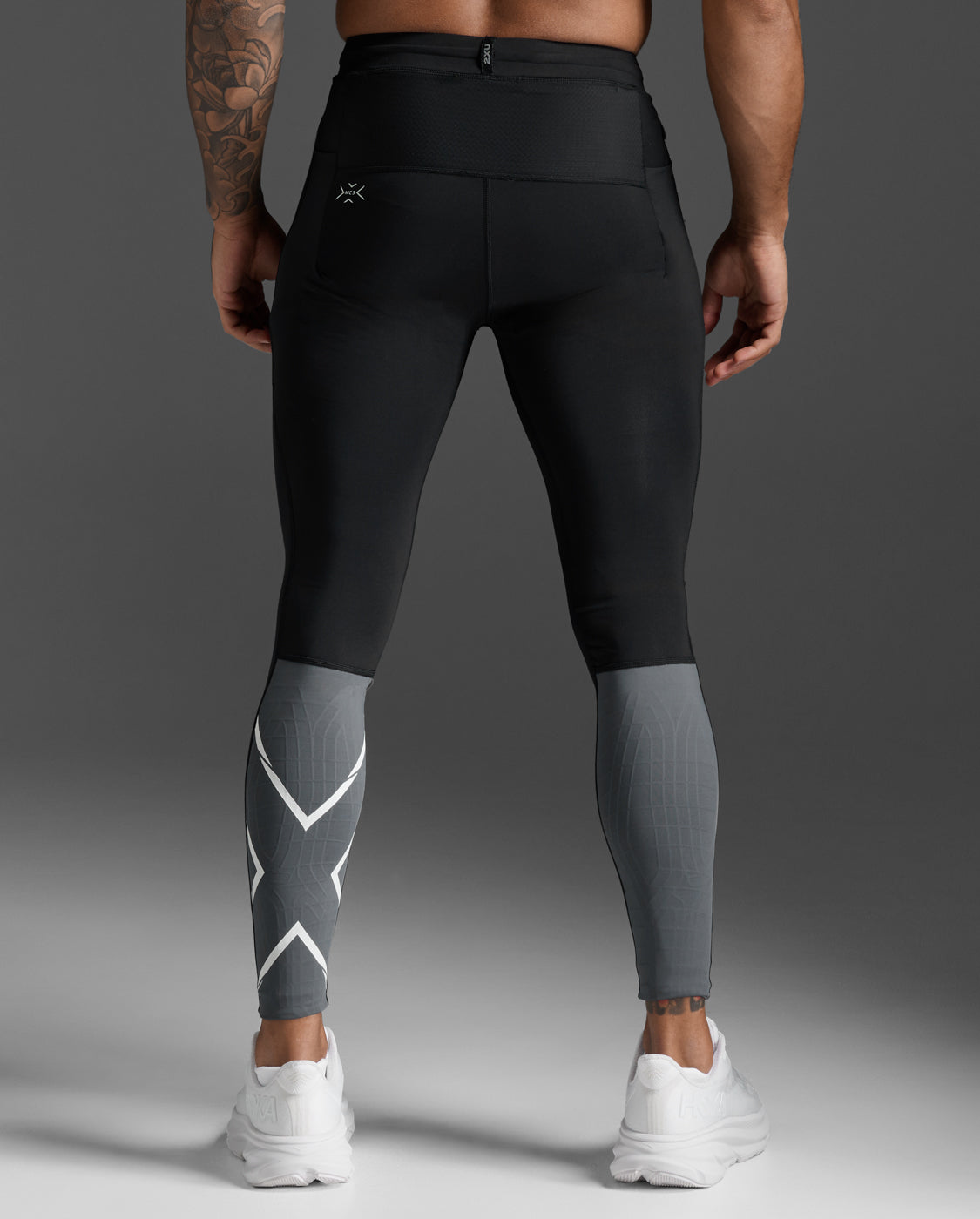 2xu-light-speed-react-compression-tights-black-white image 3