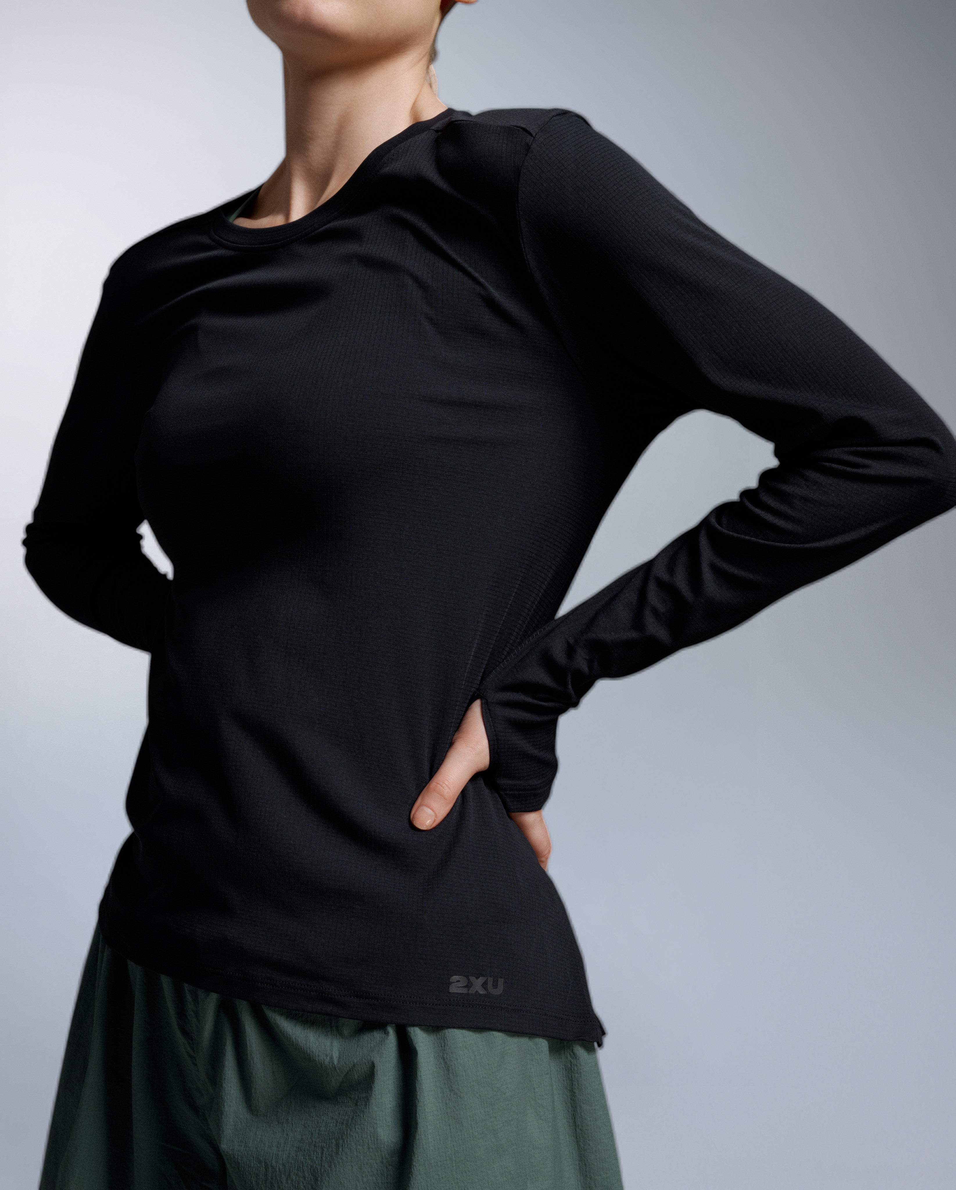 2xu-aero-trail-long-sleeve-laufshirt-schwarz-damen image 7