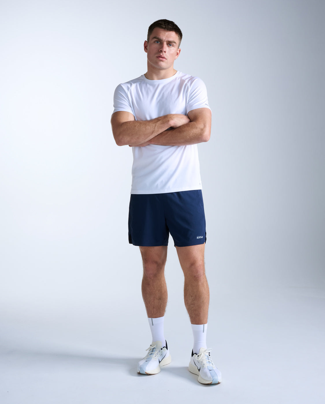 2xu-aero-tee-laufshirt-herren-white-silver-atmungsaktiv image 6