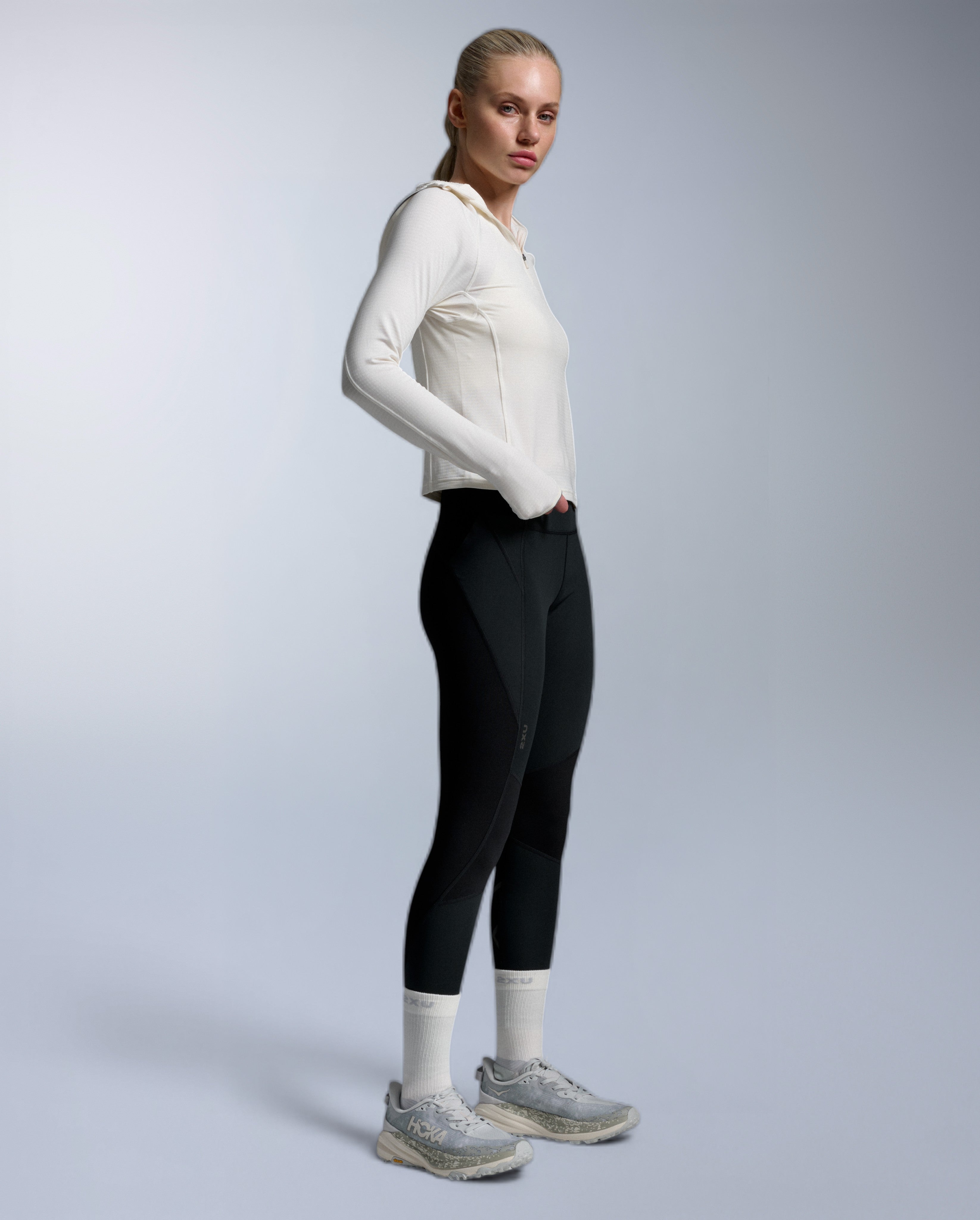 2xu-ignition-grid-hoodie-damen-chalk-1-2-zip-warm image 5