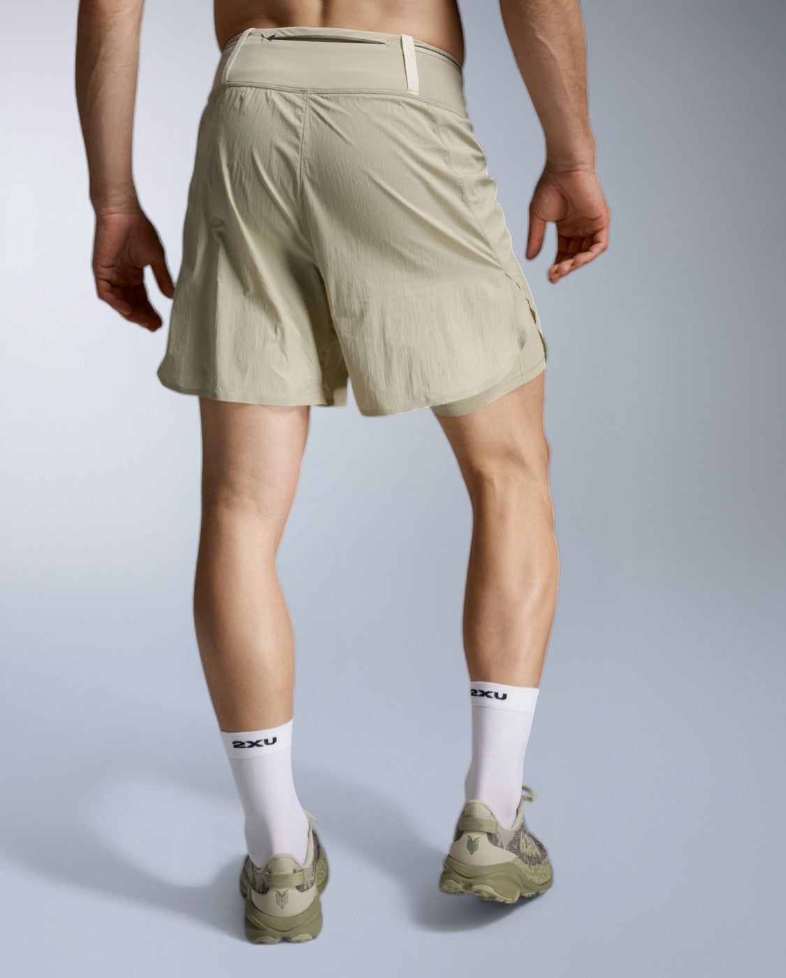 2xu-aero-trail-2-in-1-5-inch-laufshorts-herren-beige image 3