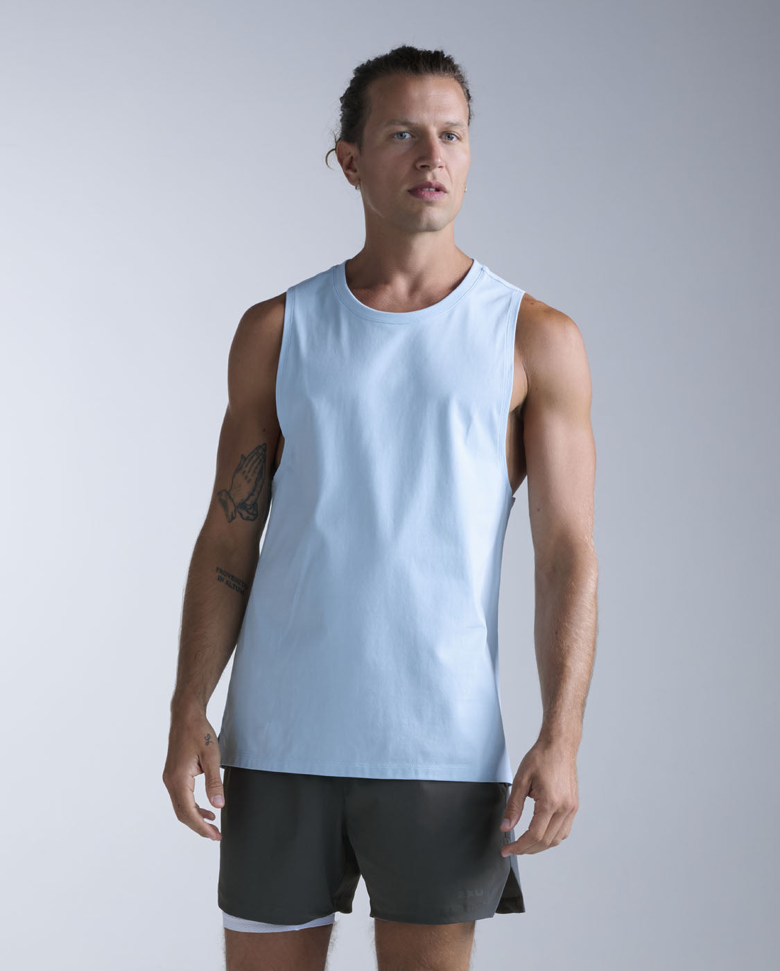 2xu-motion-tank-herren-aqua-frost-baumwolle-stretch image 1
