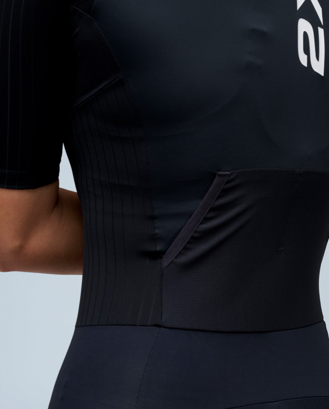2xu-aero-sleeved-trisuit-triathlonanzug-schwarz-damen image 5
