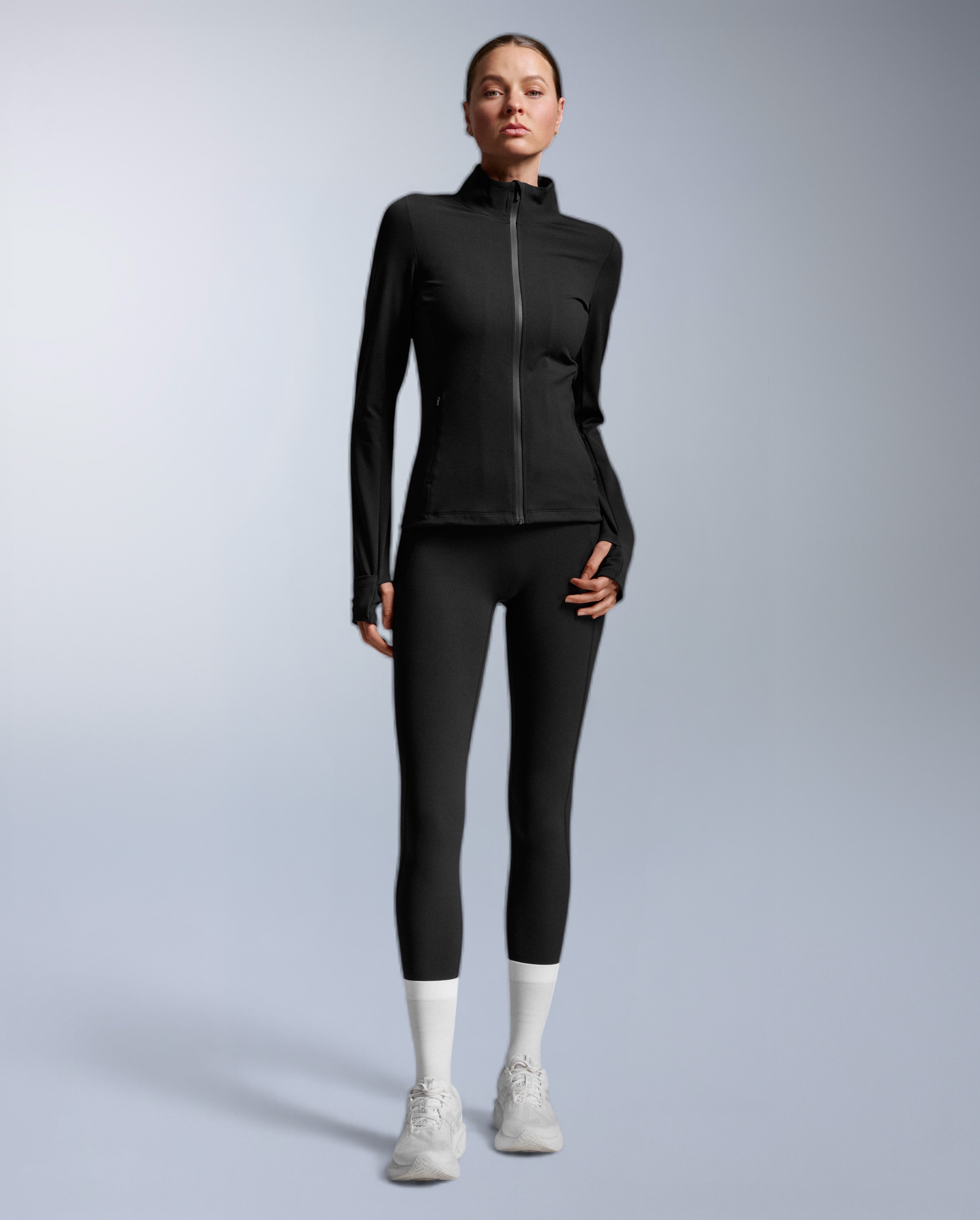 2xu-fluid-full-zip-jacke-damen-schwarz-winddicht image 2