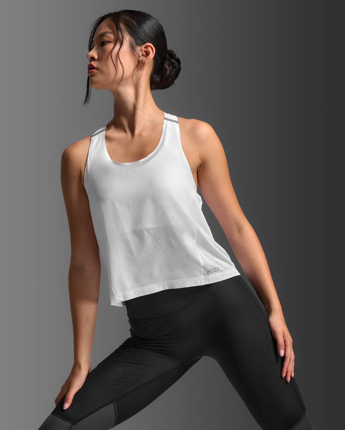 2xu-light-speed-react-crop-singlet-lauf-top-damen-wei image 5