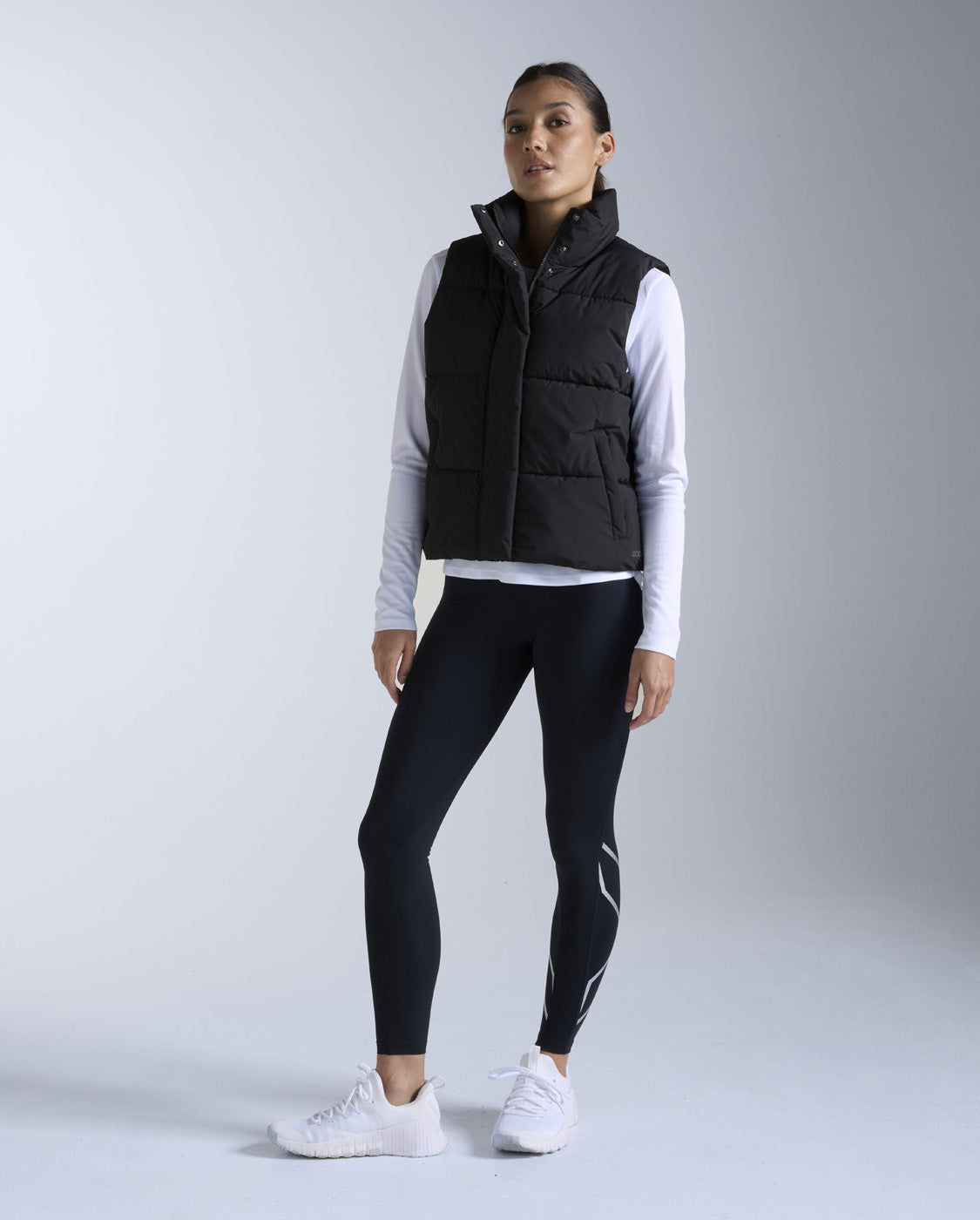 2xu-ignition-insulation-puffer-weste-schwarz-damen image 3