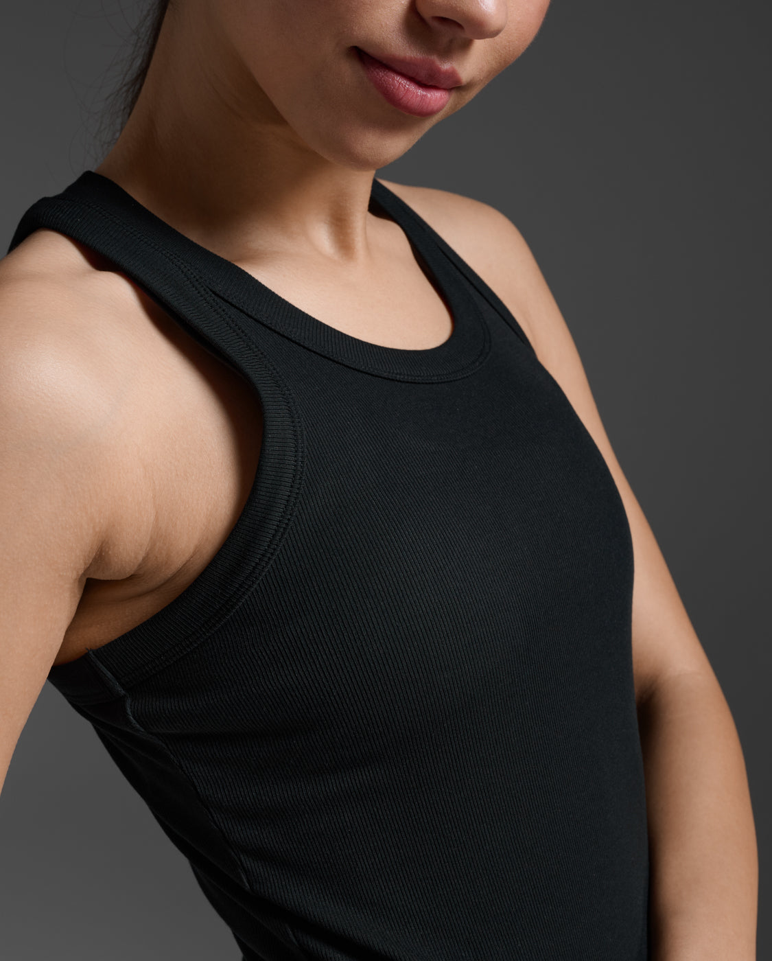 2xu-fluid-modal-ribbed-tank-top-damen-black-white image 7