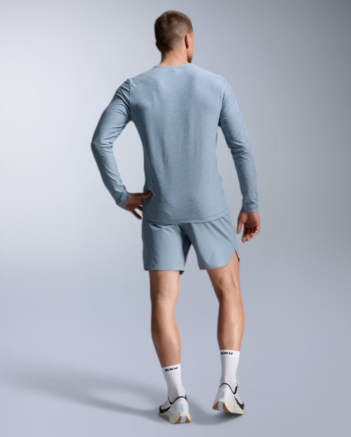2xu-signature-long-sleeve-langarmshirt-blue-shade-herren image 8