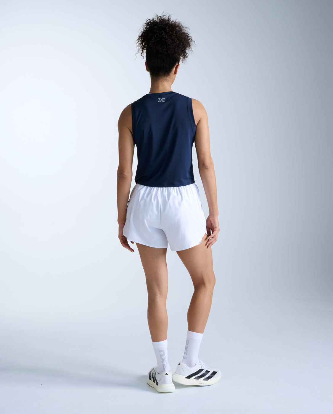 2xu-aero-mesh-crop-tank-lauftop-damen-midnight-atmungsaktiv image 8