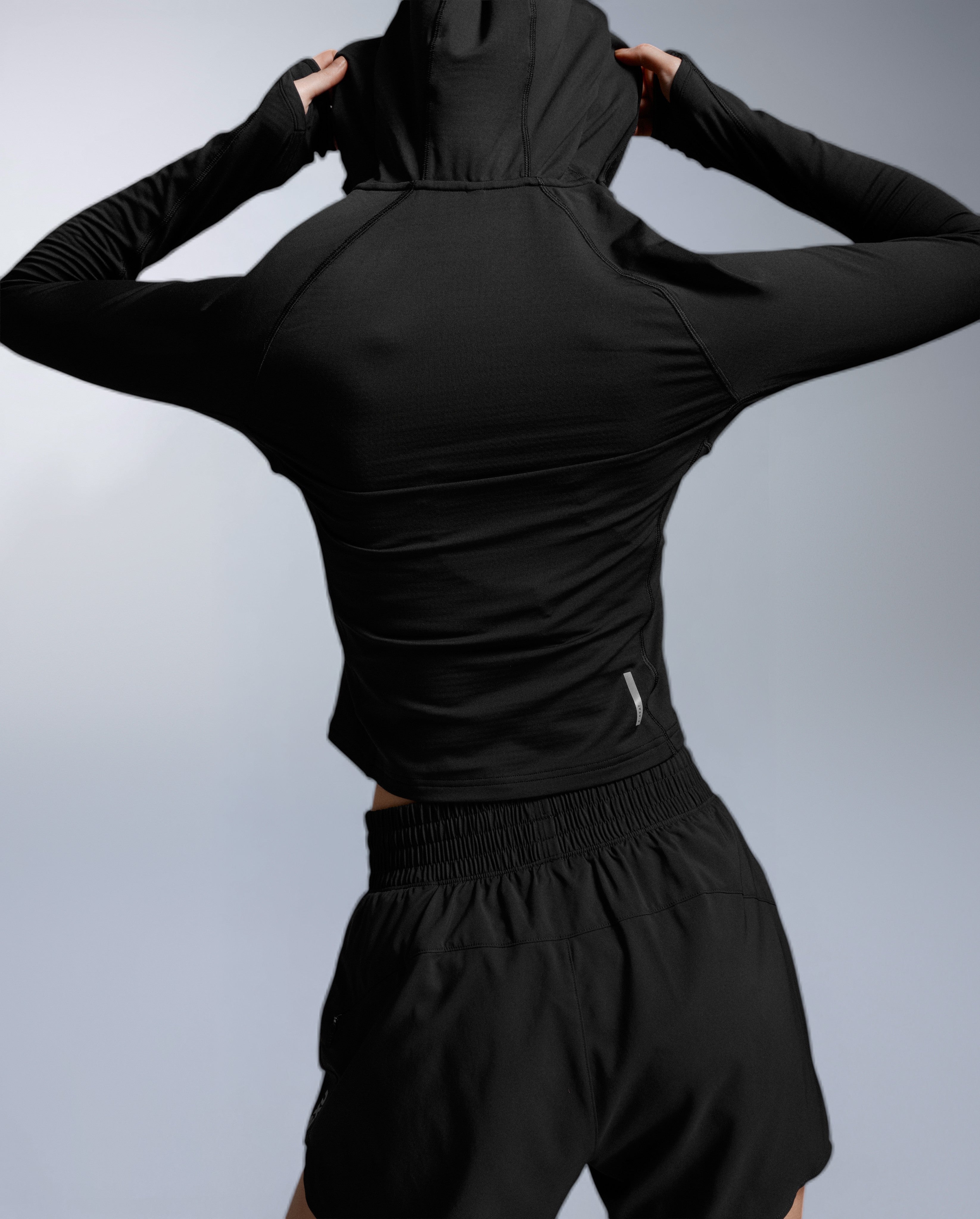 2xu-ignition-grid-1-2-zip-hoodie-schwarz-damen-thermo image 3