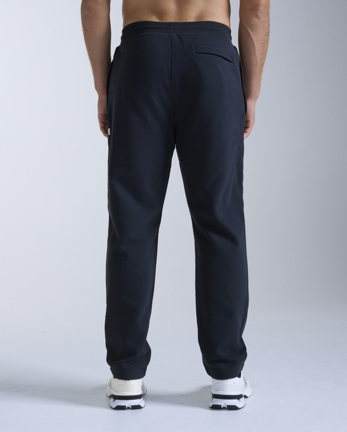 2xu-ez-straight-leg-organic-cotton-trackpants-jogginghose-schwarz image 3