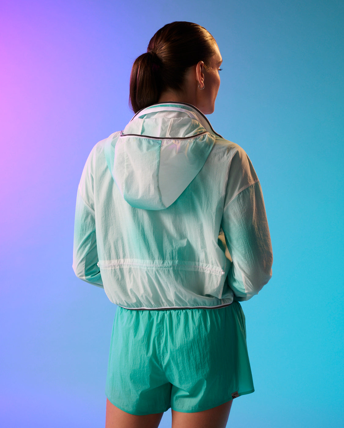 2xu-aero-sheer-bomber-laufjacke-damen-white-metro-mint image 2