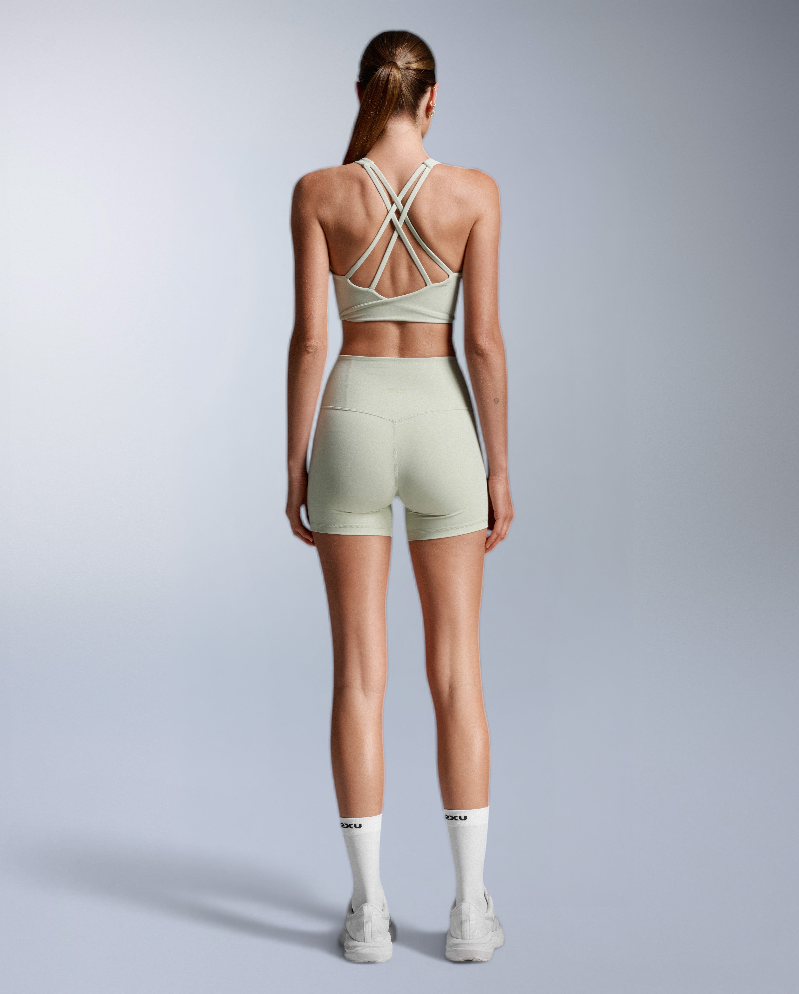 2xu-fluid-twist-back-sport-bh-seafoam-low-impact image 8