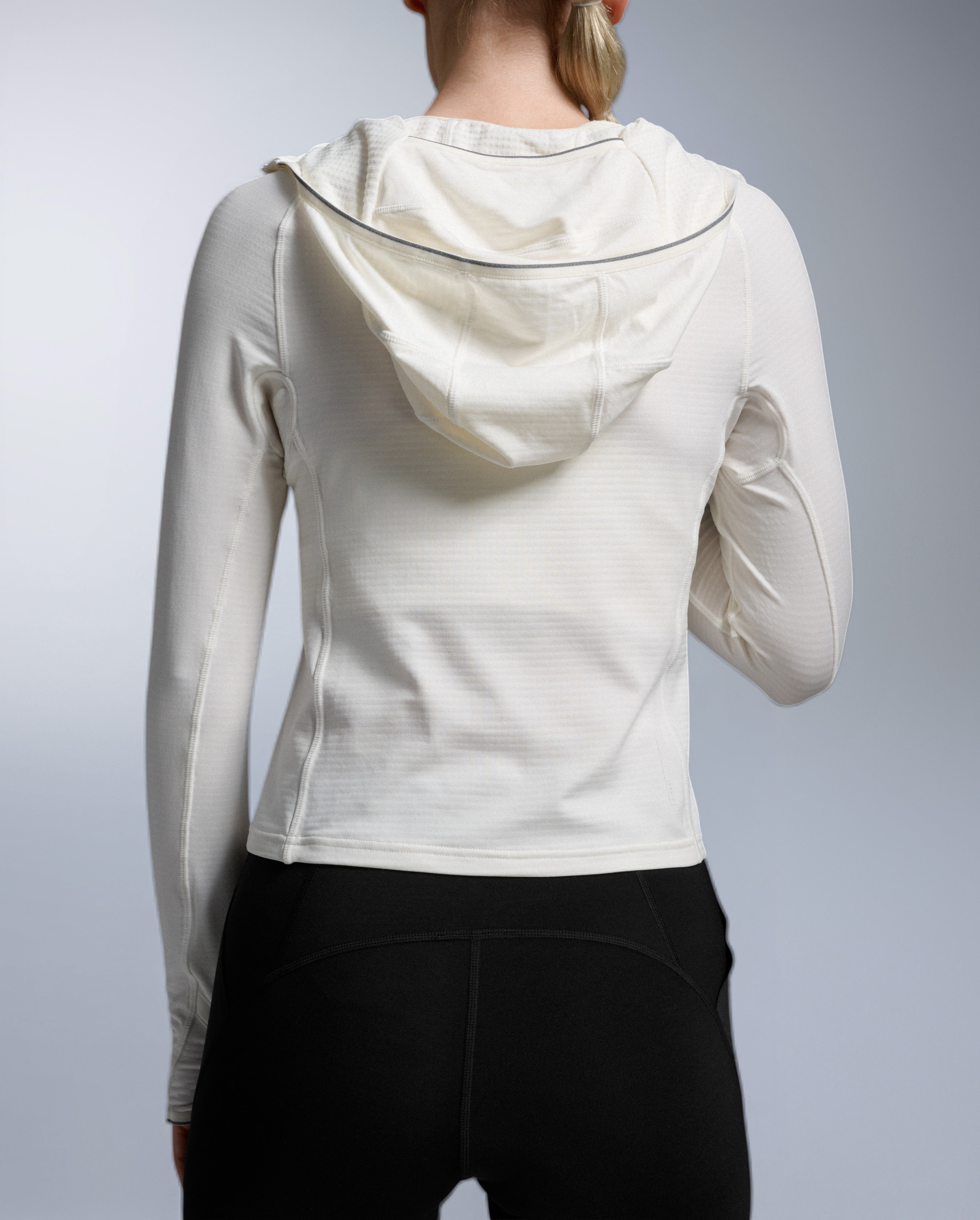 2xu-ignition-grid-hoodie-damen-chalk-1-2-zip-warm image 3