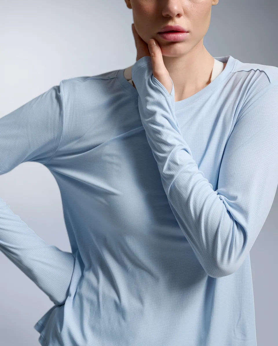 2xu-aero-trail-long-sleeve-laufshirt-damen-blau-upf50 image 1