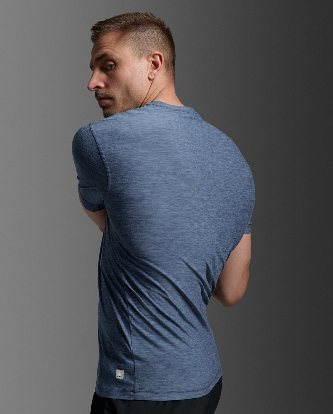 2xu-signature-tee-t-shirt-herren-indigo-regular-kurzarm image 6