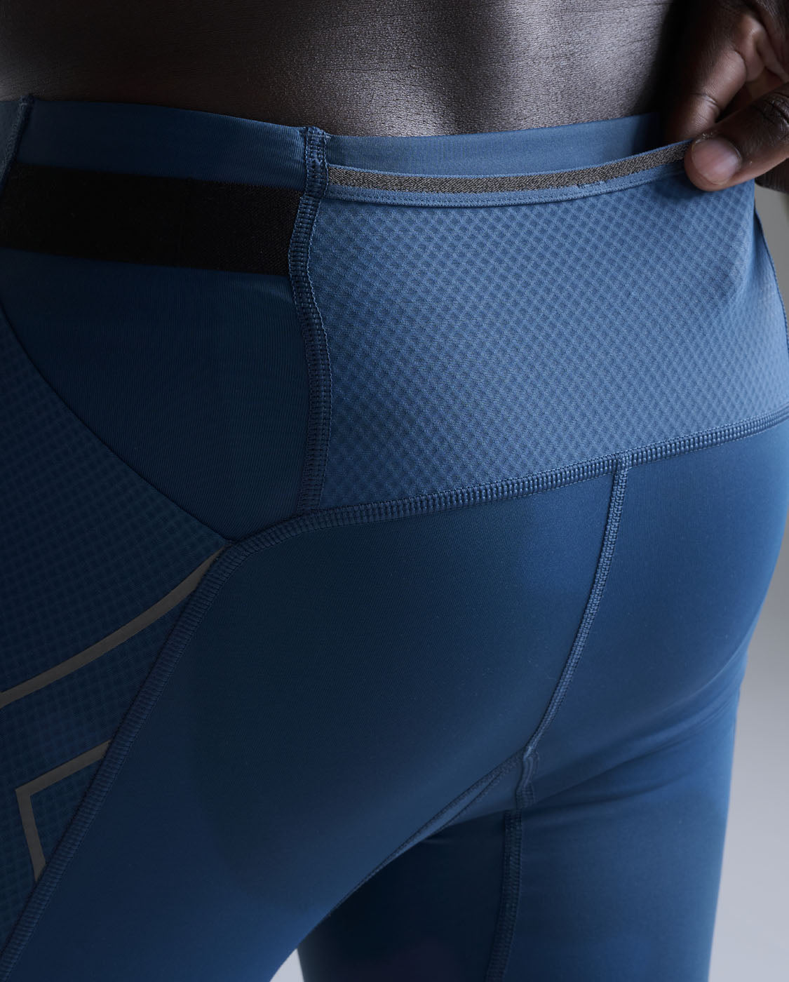 2xu-aero-mesh-kompressionsshorts-majol-herren-mit-taschen image 6