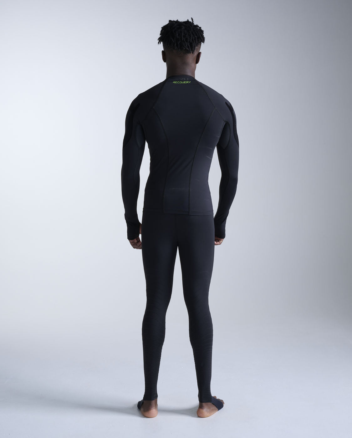 2xu-recovery-kompressionsshirt-herren-schwarz-fir-fest image 6