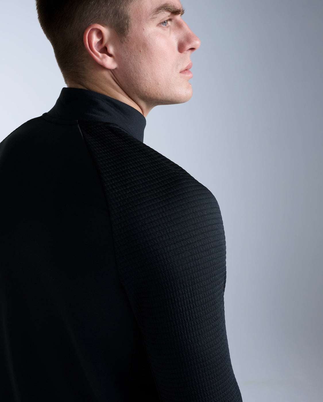 2xu-ignition-haptic-1-4-zip-laufshirt-herren-schwarz-reflektiv image 4
