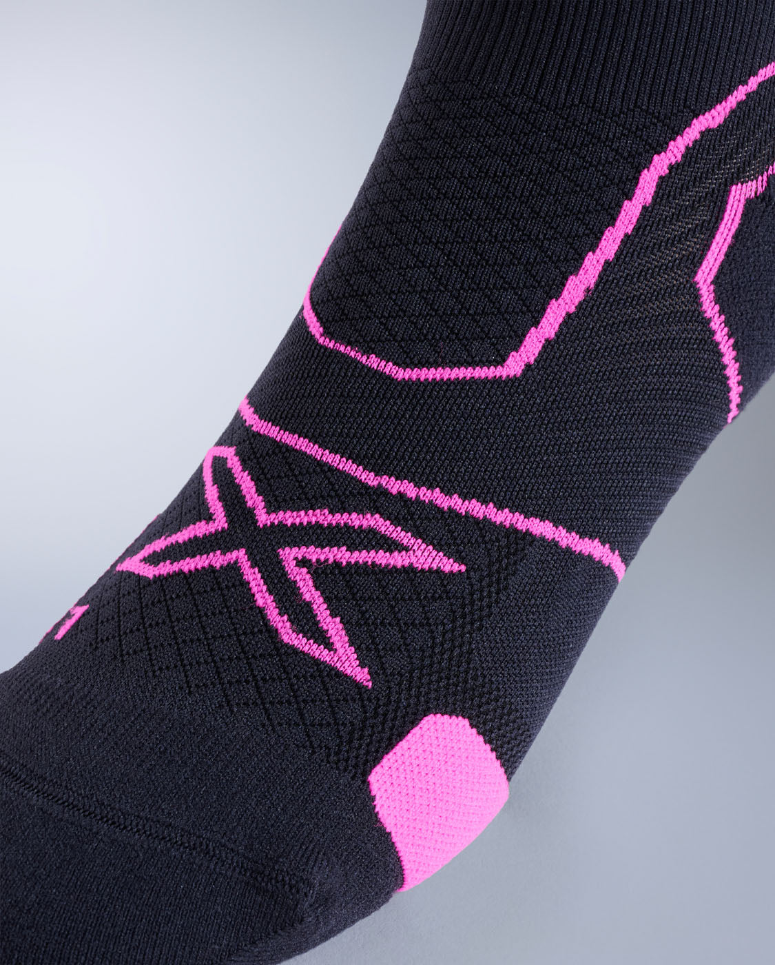 2xu-vectr-cushion-crew-socken-laufsocken-schwarz-pink image 3