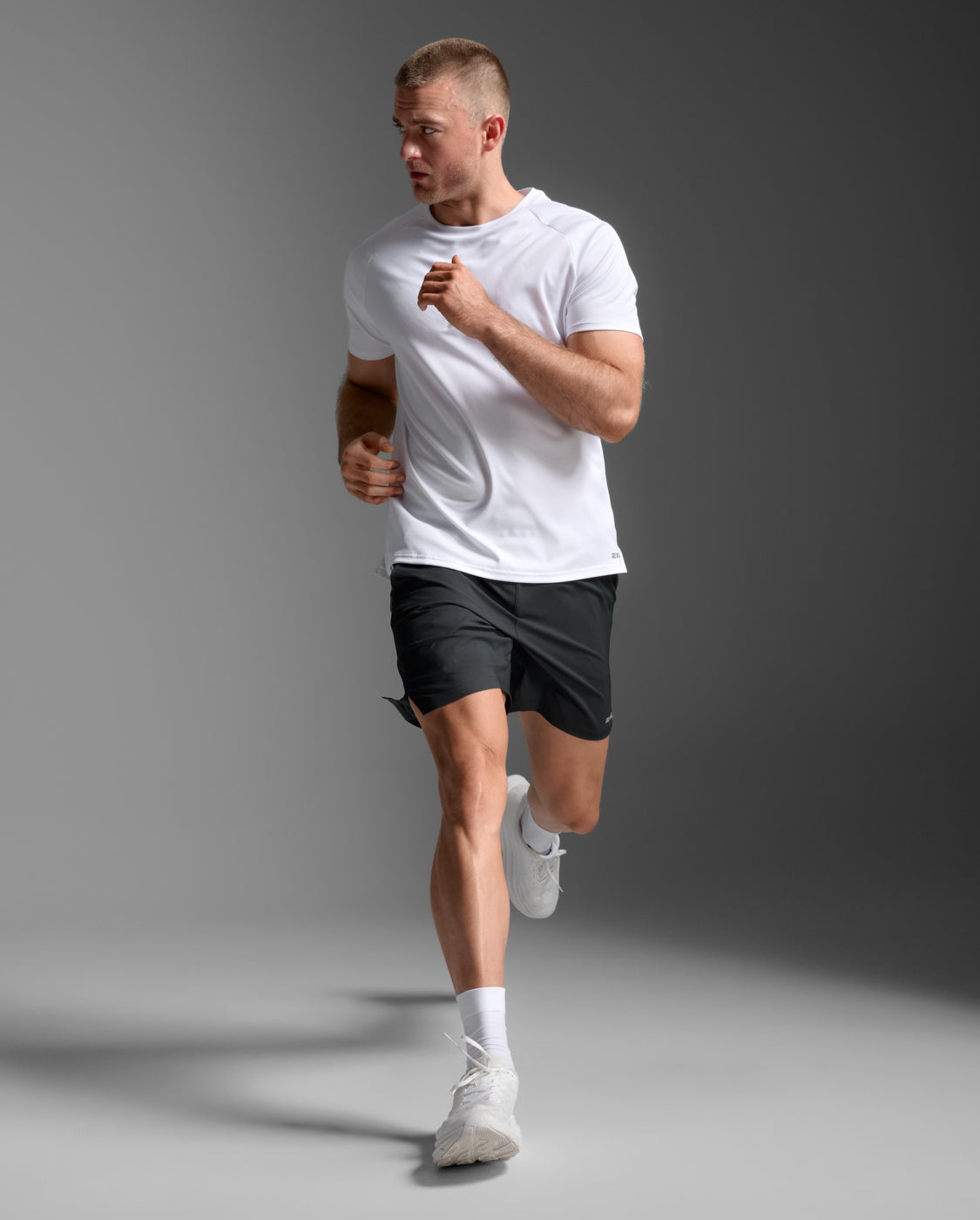 2xu-aero-7-inch-shorts-herren-black-silver-ohne-innenslip image 4