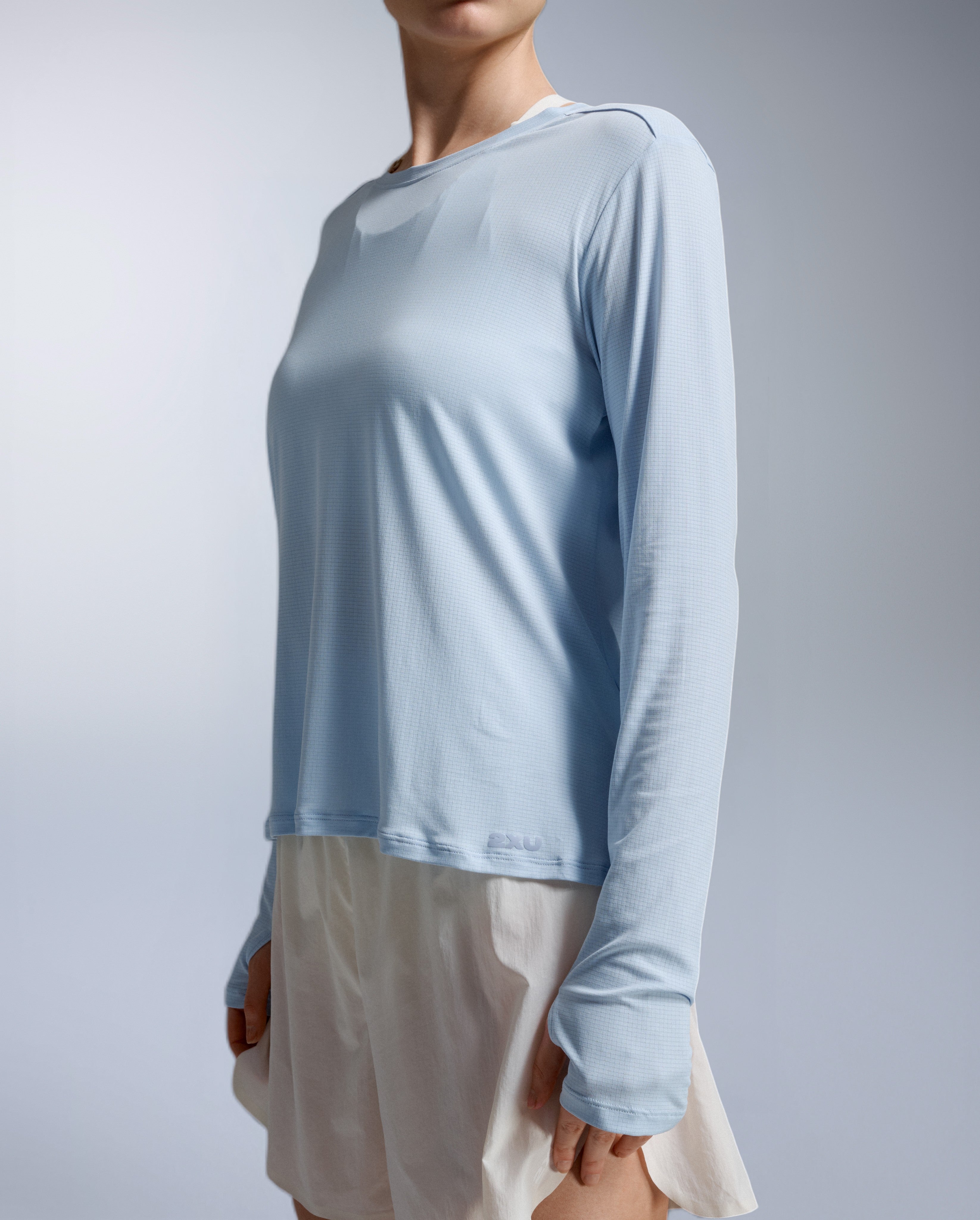2xu-aero-trail-long-sleeve-laufshirt-damen-blau-upf50 image 6