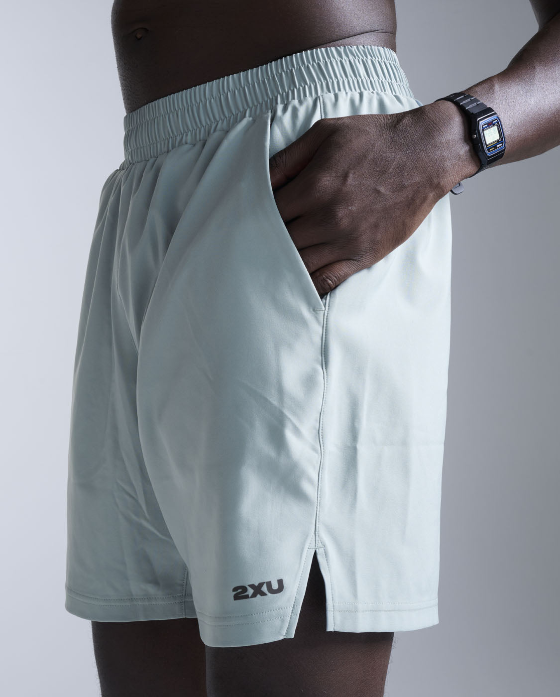 2xu-aero-7-inch-shorts-smoke-blue-black-laufshorts image 6