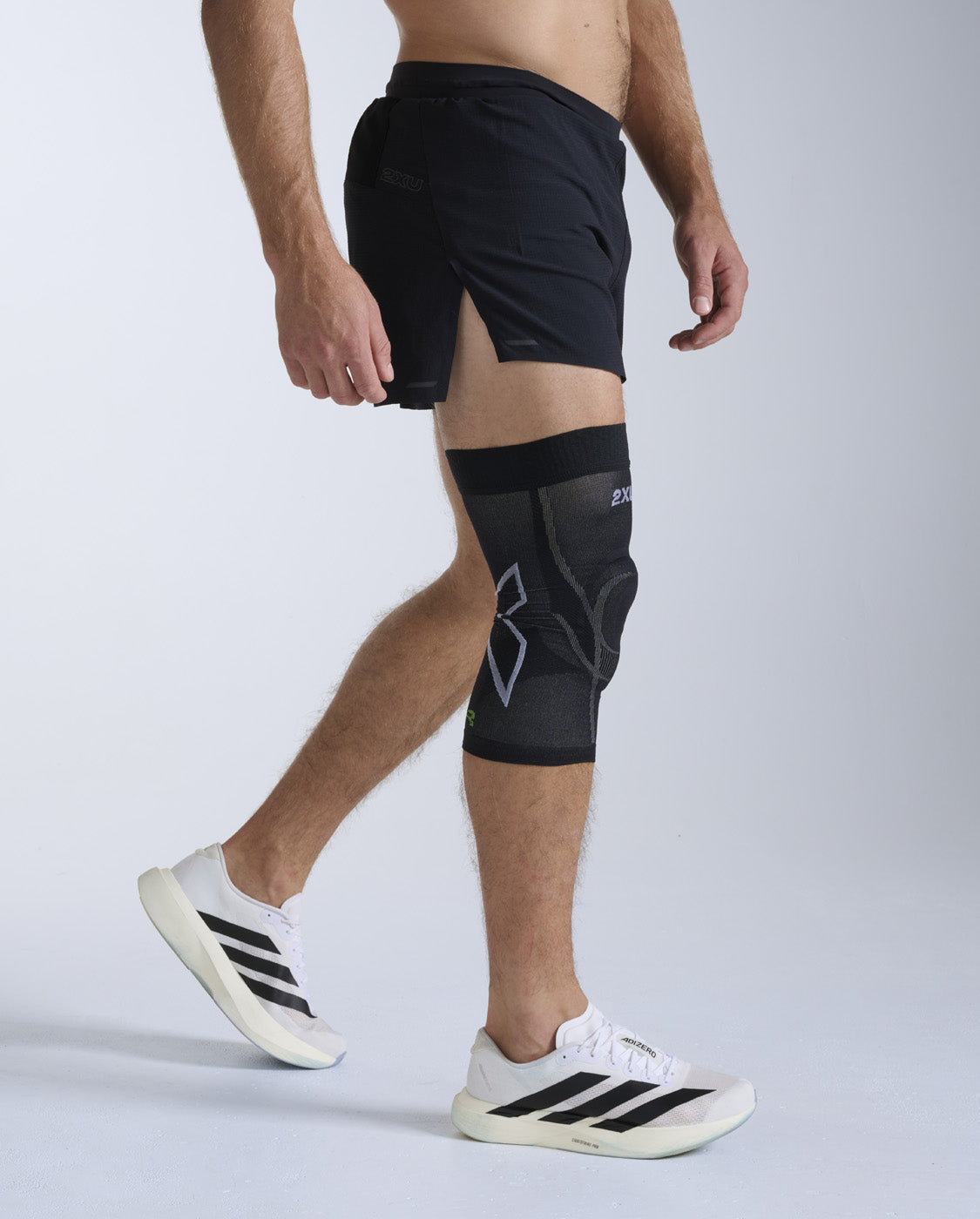 2xu-recovery-kniebandage-mit-fir-grau-schwarz-st-tze image 4
