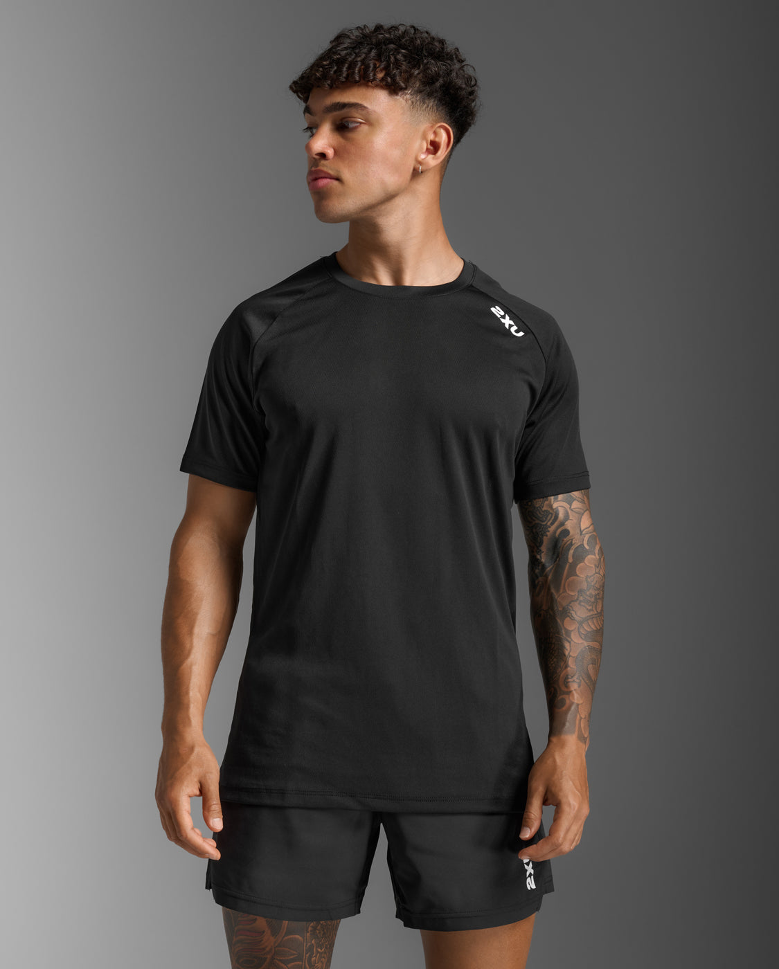 2xu-motion-aspire-tee-t-shirt-schwarz-wei-schnelltrocknend image 2