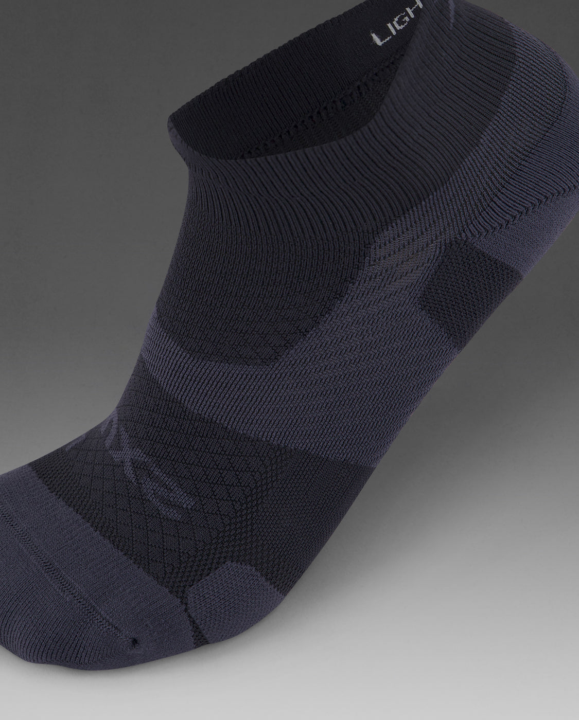 2xu-vectr-light-cushion-1-4-crew-socken-schwarz-unisex image 3