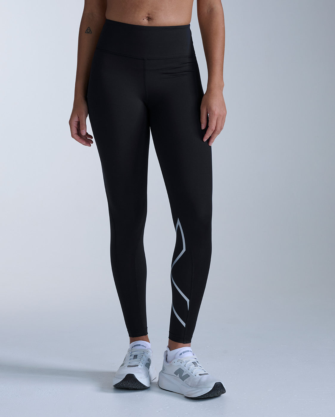 2xu-core-hi-rise-kompressionstights-damen-black-silver image 1