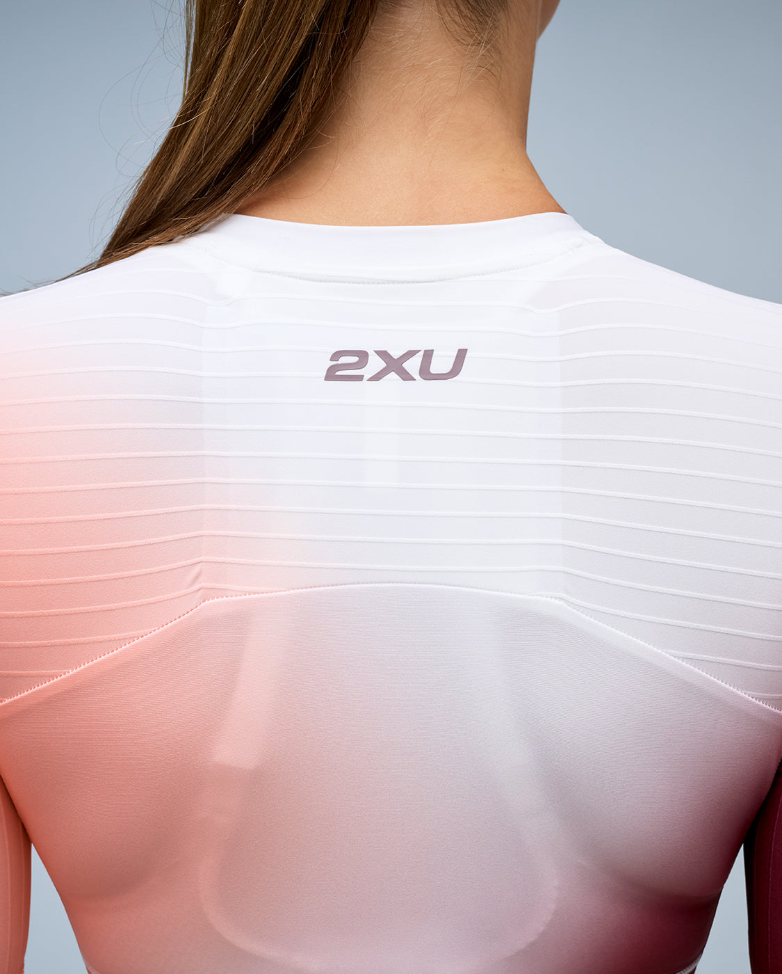 2xu-light-speed-react-sleeved-trisuit-coral-damen image 5