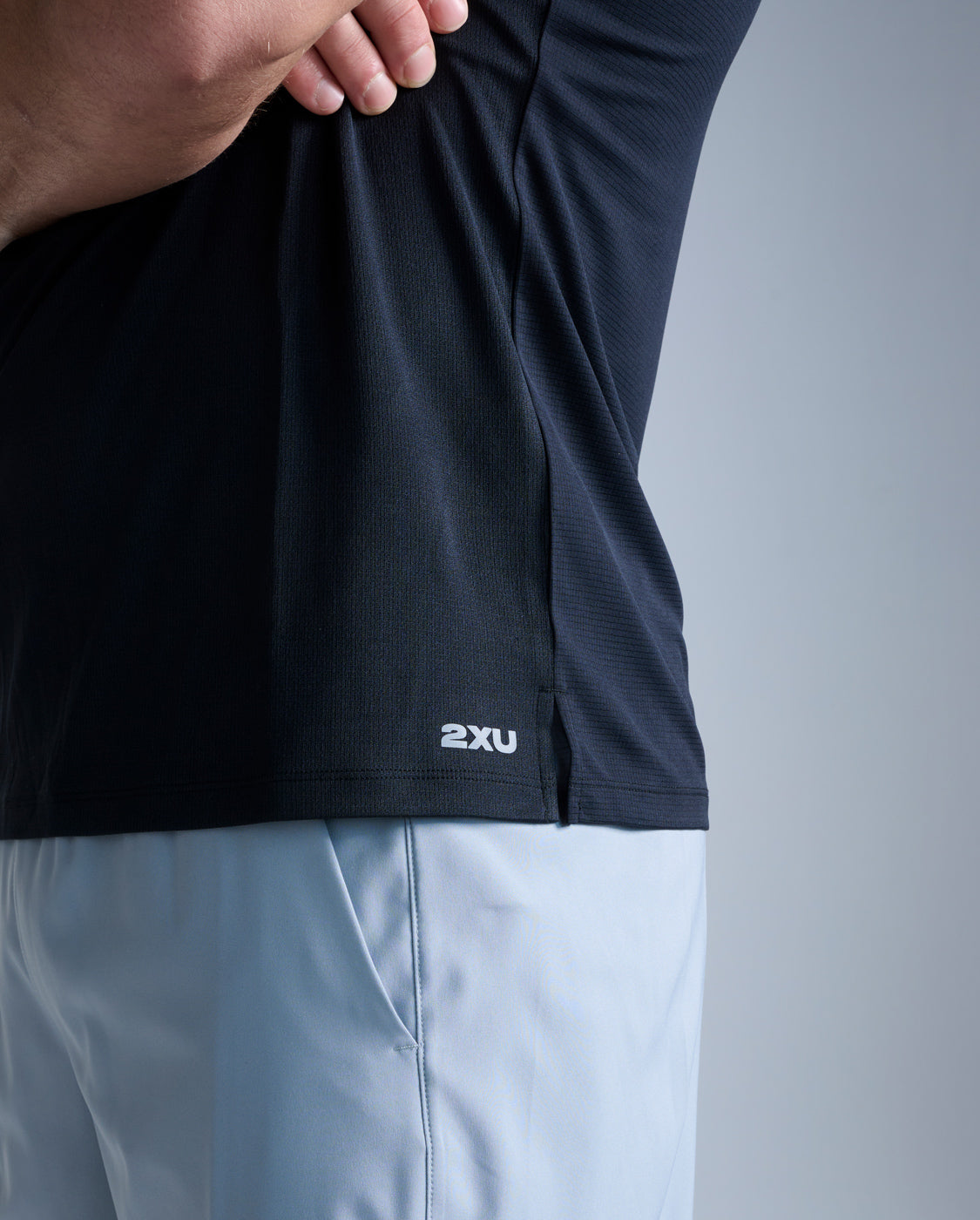 2xu-aero-tee-laufshirt-herren-schwarz-slim-fit image 5