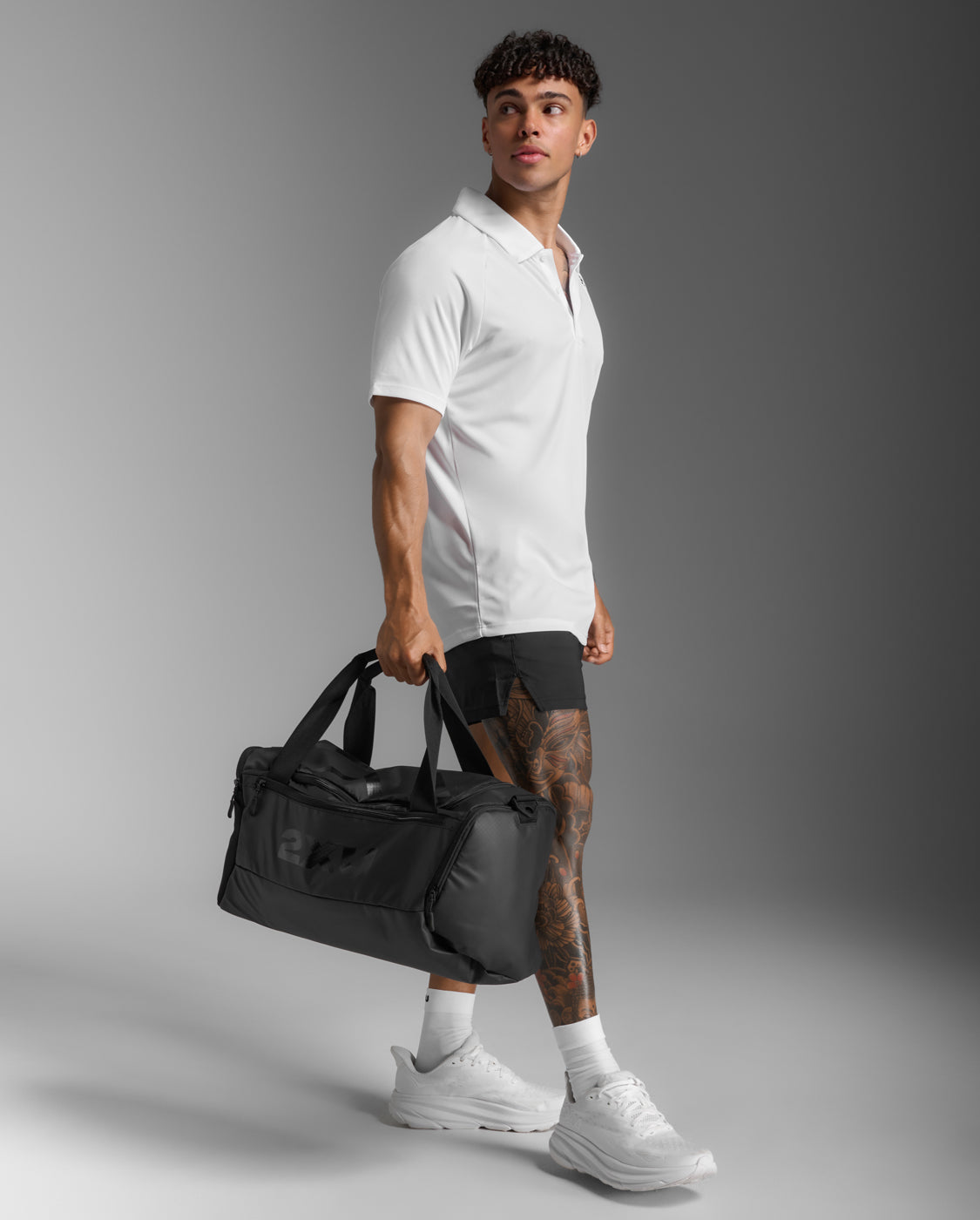 2xu-motion-aspire-polo-poloshirt-wei-schwarz-herren image 1