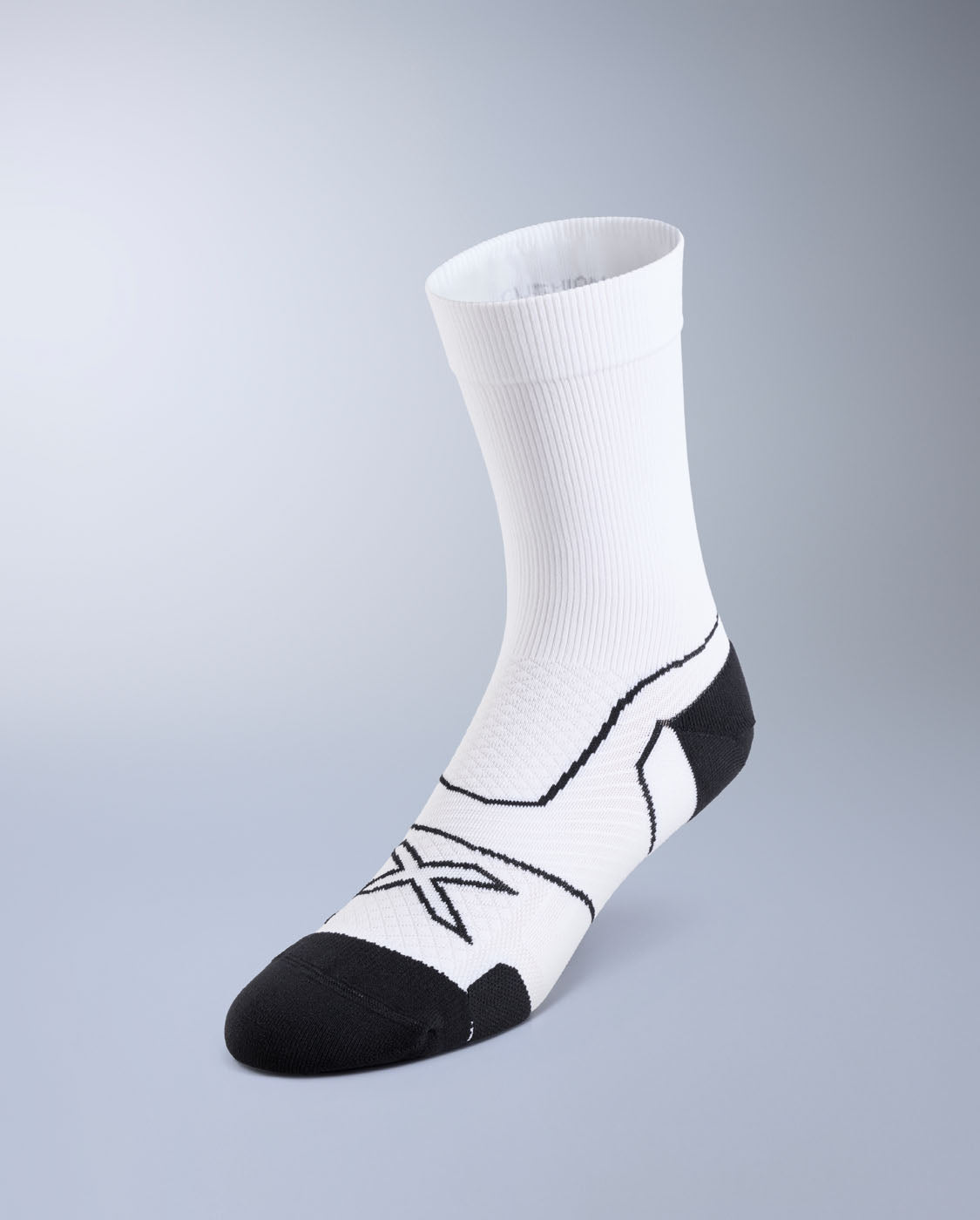 2xu-vectr-cushion-crew-socken-white-black-max-d-mpfung image 1