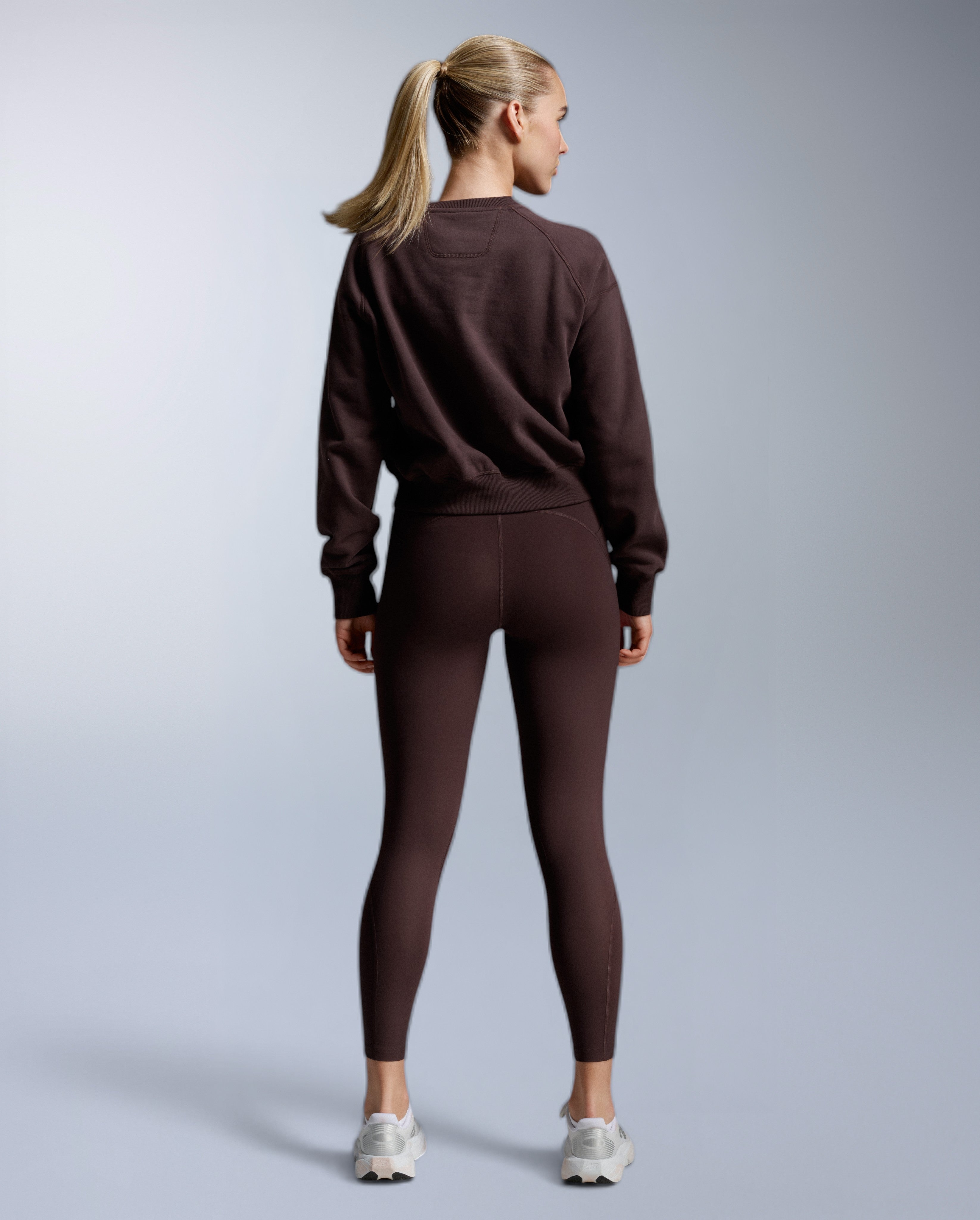 2xu-ez-organic-cotton-ribbed-crew-sweatshirt-damen-bark image 6
