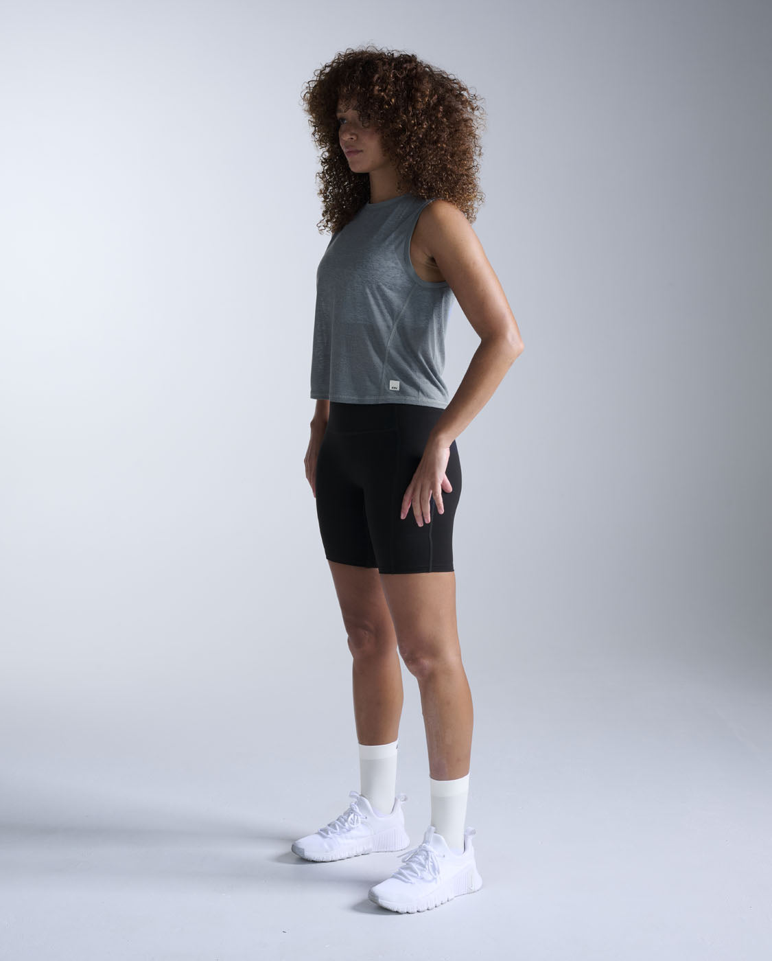 2xu-aero-relight-crop-tank-top-damen-dark-sage image 5