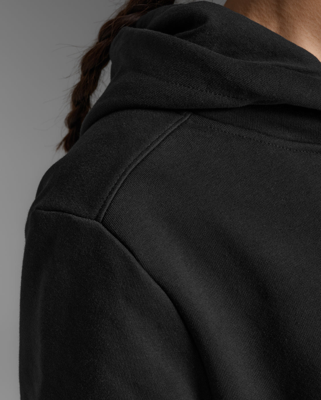 2xu-motion-aspire-pullover-hoodie-damen-schwarz-fleece image 7