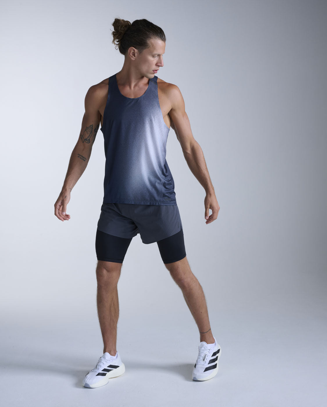 2xu-light-speed-react-singlet-herren-moonstone image 2