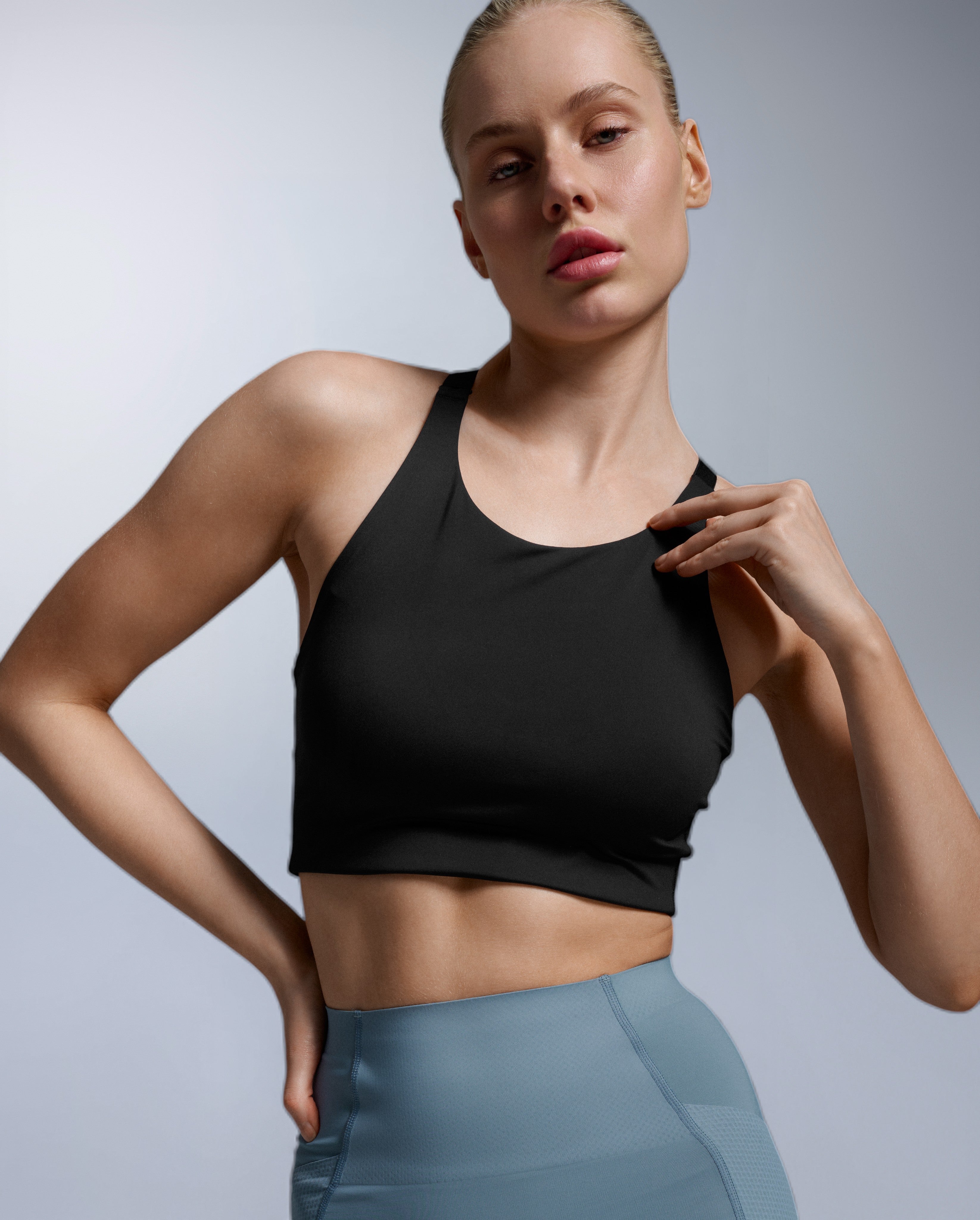 2xu-aero-trail-medium-impact-bra-sport-bh-damen-schwarz image 1